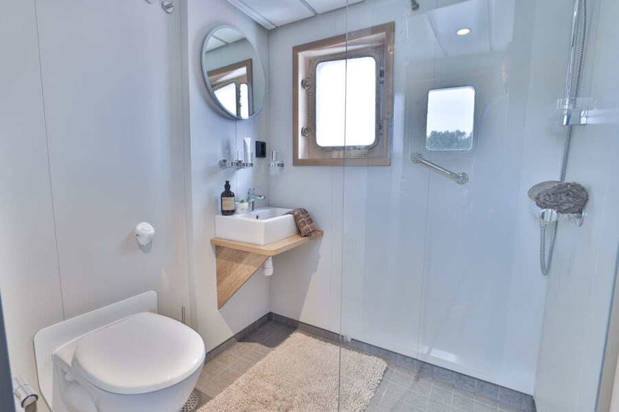 Ensuite bathroom in Cabin 8 on MV Vikingfjord