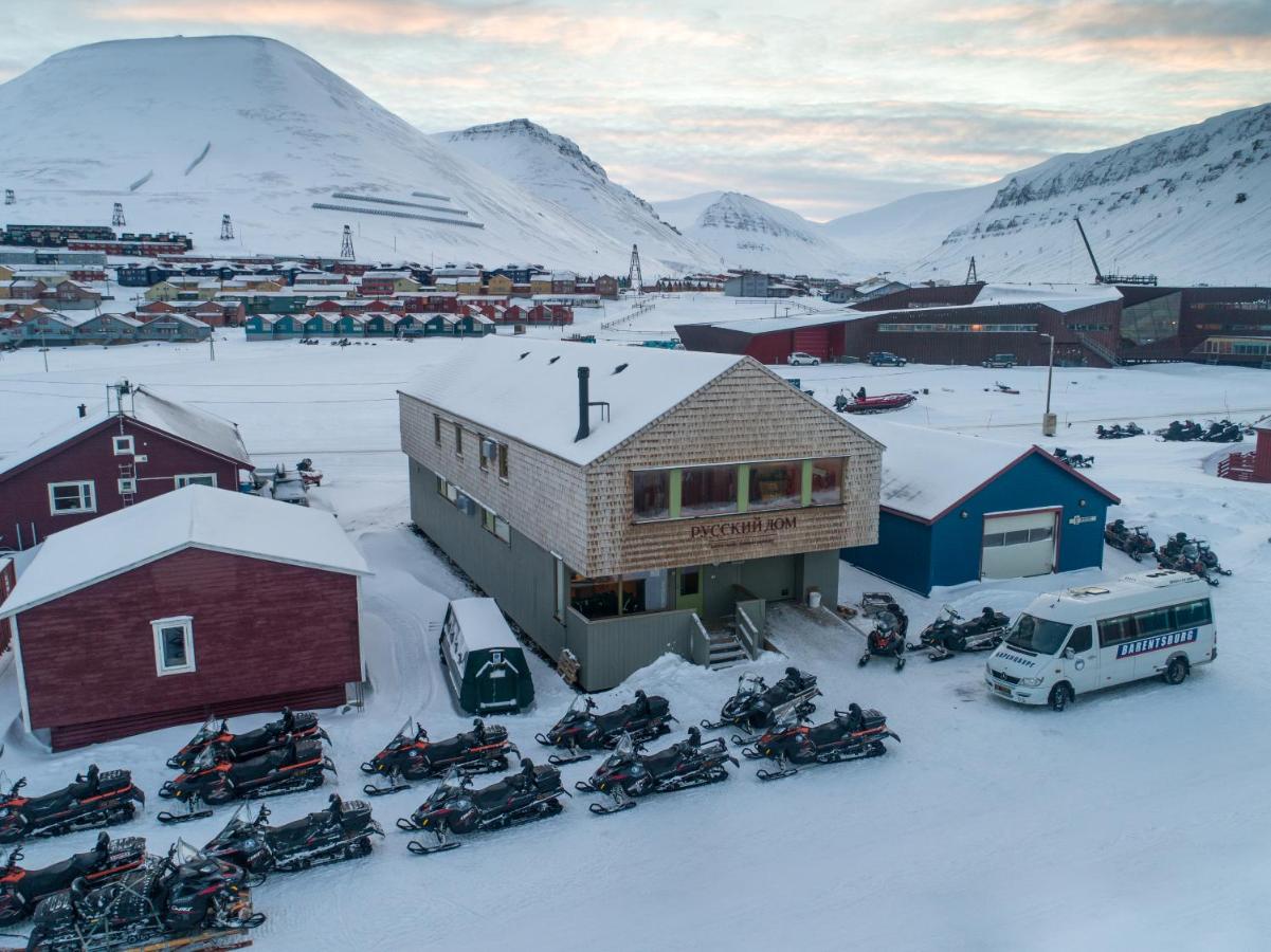 Russkiy Dom Guesthouse Longyearbyen Aerial View